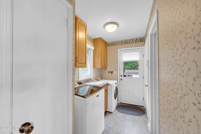 23 Newtons Corner Road, Howell, NJ 07731