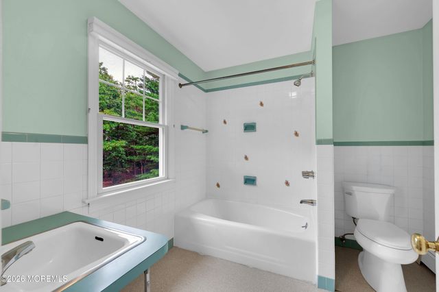 23 Newtons Corner Road, Howell, NJ 07731