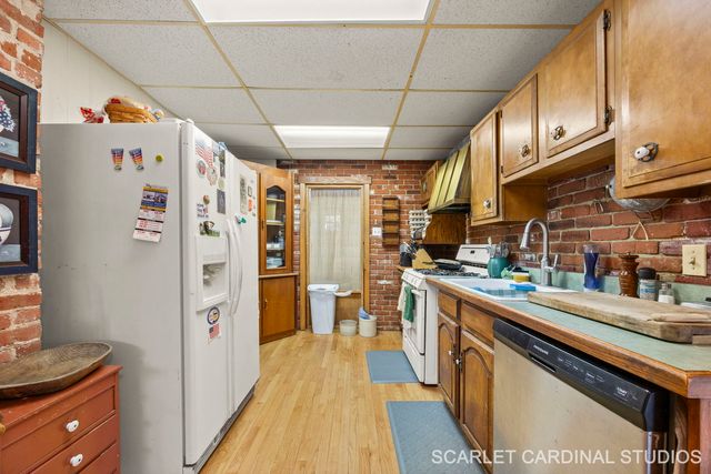 27 E Jackson Street, Villa Park, IL 60181