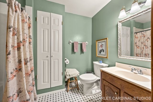 27 E Jackson Street, Villa Park, IL 60181