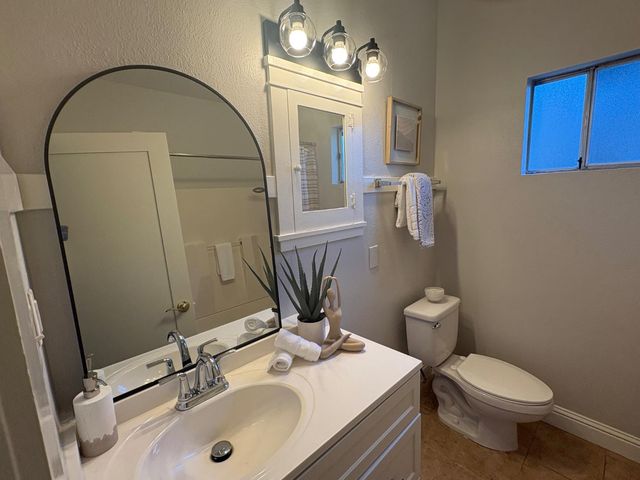 422 Sycamore Ave, Modesto, CA 95354