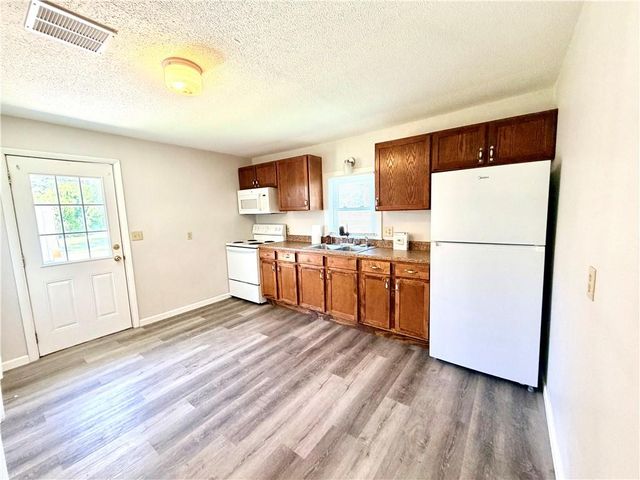 1402 W Walnut Street, Nevada, MO 64772