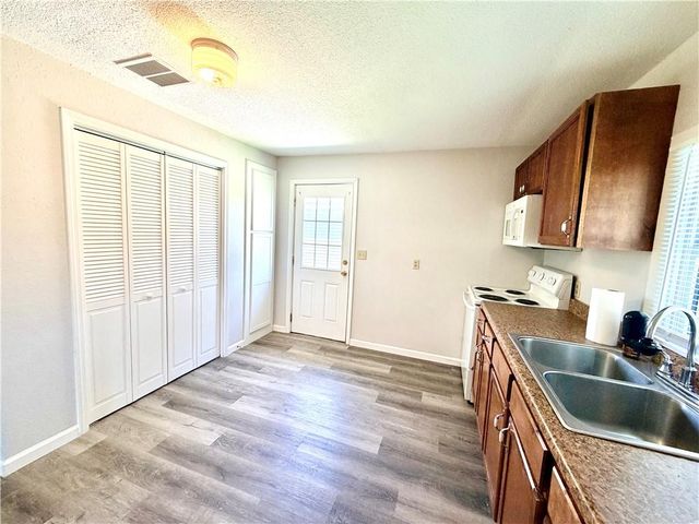 1402 W Walnut Street, Nevada, MO 64772