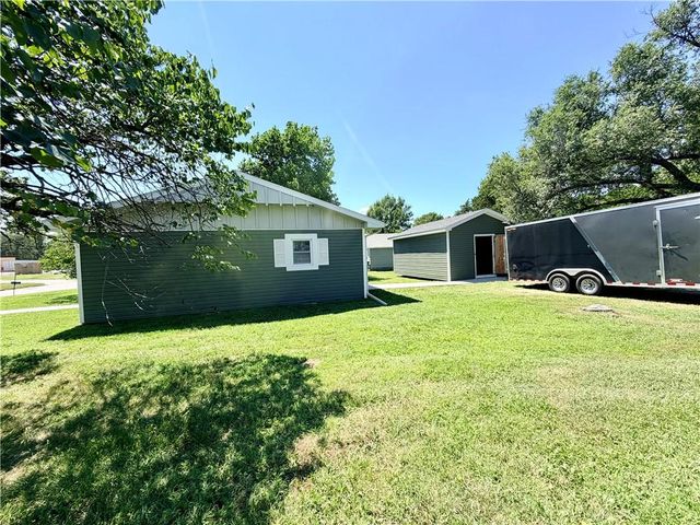 1402 W Walnut Street, Nevada, MO 64772