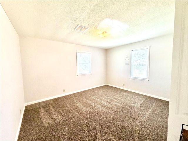 1402 W Walnut Street, Nevada, MO 64772