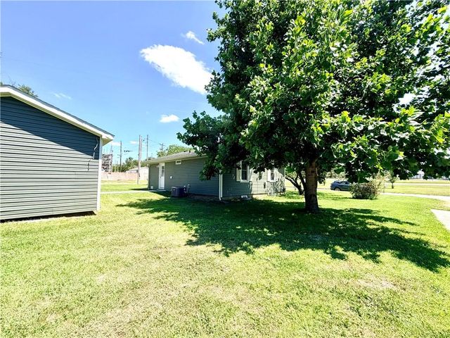 1402 W Walnut Street, Nevada, MO 64772