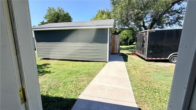 1402 W Walnut Street, Nevada, MO 64772