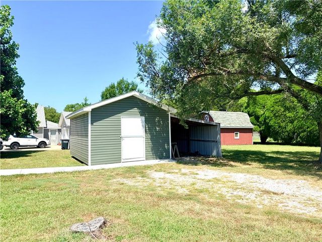 1402 W Walnut Street, Nevada, MO 64772