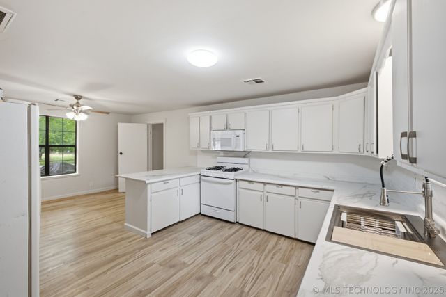 105 S Old Main Street, Coweta, OK 74429