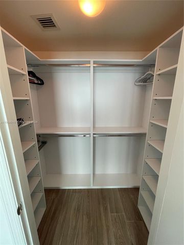 55 SE 6th St 1807, Miami, FL 33131