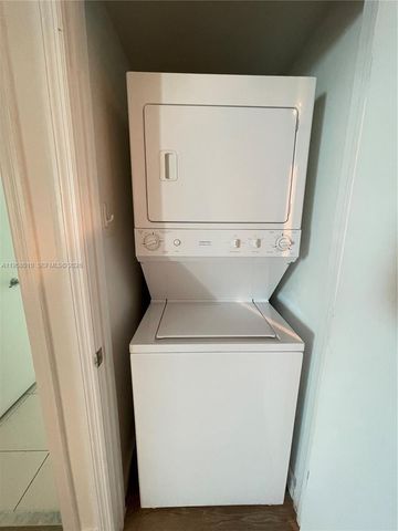 55 SE 6th St 1807, Miami, FL 33131