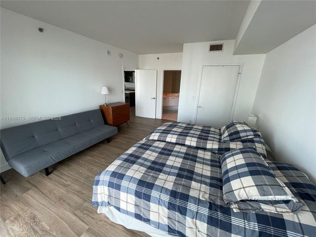 55 SE 6th St 1807, Miami, FL 33131