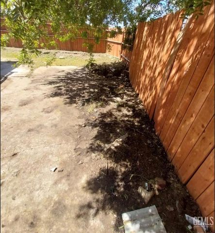 216 Pico Street, Taft, CA 93268