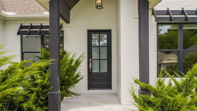 24 Waterside Drive, Little Rock, AR 72223