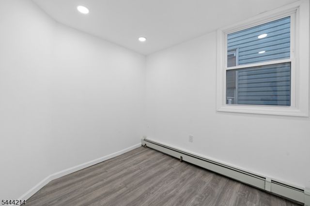 80 Wayne Ave, Paterson City, NJ 07522