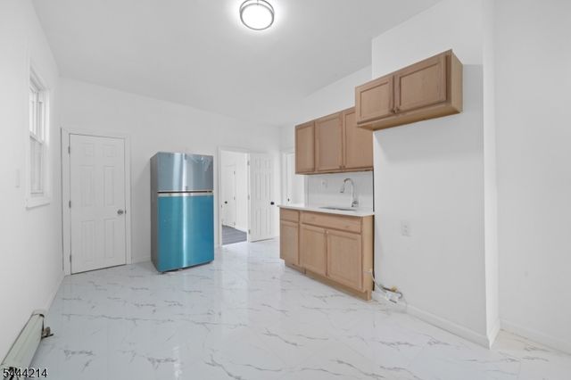 80 Wayne Ave, Paterson City, NJ 07522