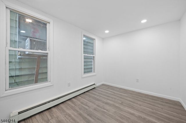 80 Wayne Ave, Paterson City, NJ 07522