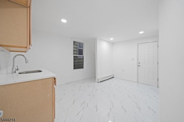 80 Wayne Ave, Paterson City, NJ 07522
