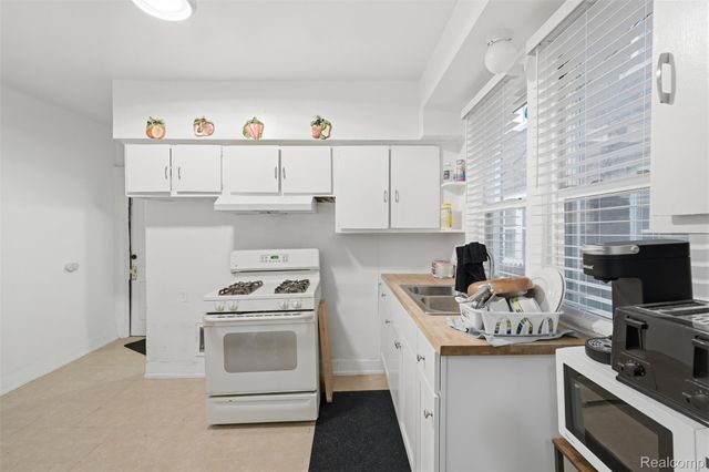 5145 Iroquois Street, Detroit, MI 48213