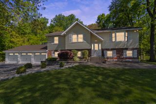 14 Fleetwood Drive, New Fairfield, CT 06812