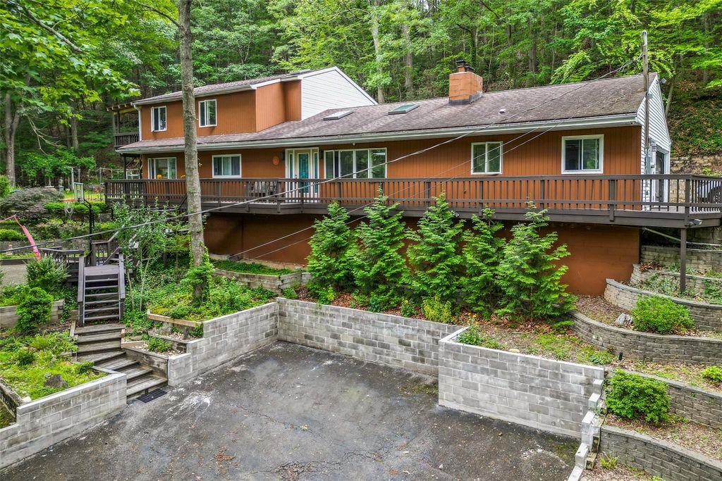 485 Harbor Road, Cold Spring Harbor, NY 11724