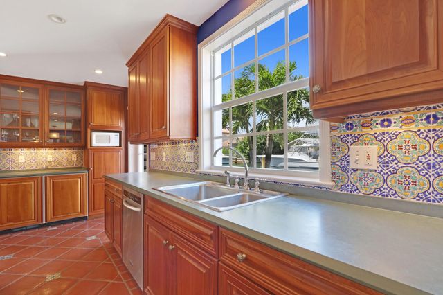 1210 Bimini Lane, Singer Island, FL 33404