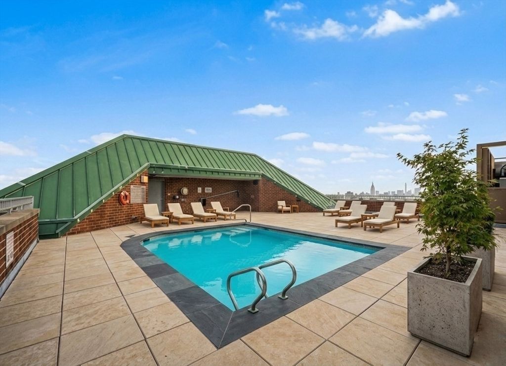 15 N Beacon St 412, Boston, MA 02134