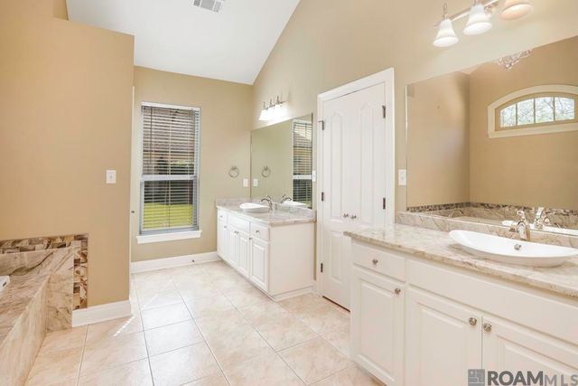 40174 Dove Estates Ct, Gonzales, LA 70737