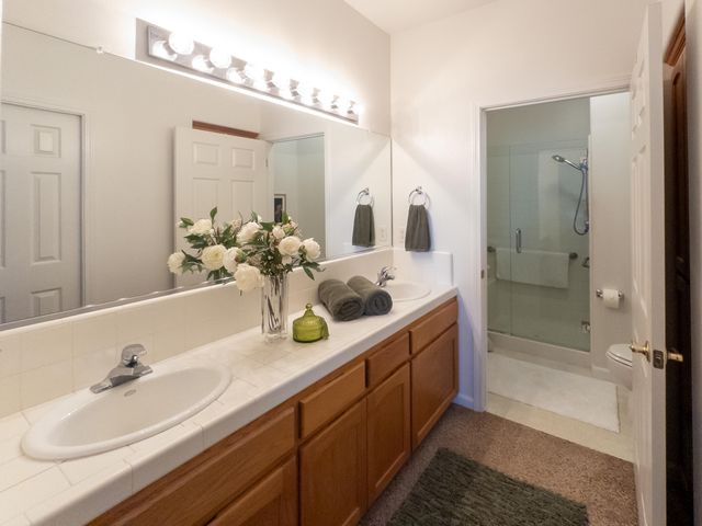 337 Village Drive, Dinuba, CA 93618