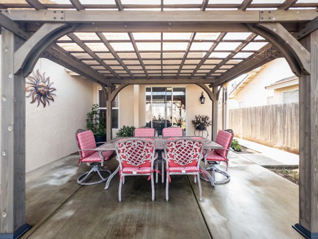 337 Village Drive, Dinuba, CA 93618