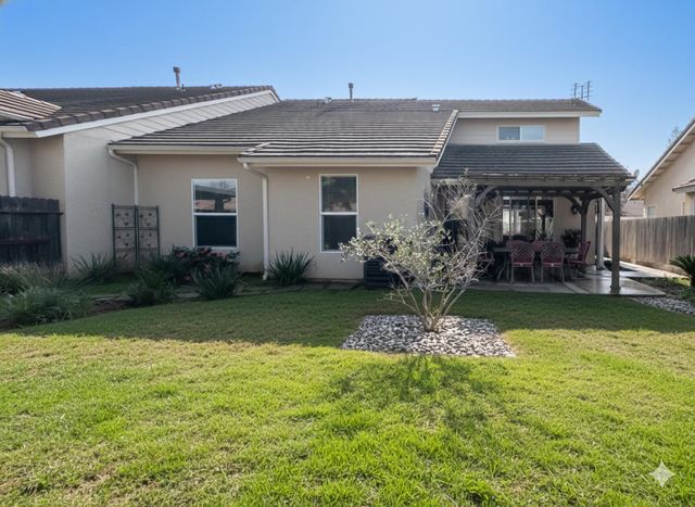 337 Village Drive, Dinuba, CA 93618
