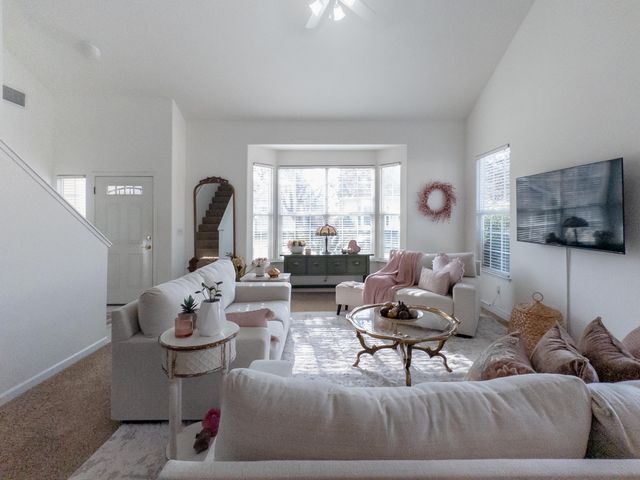337 Village Drive, Dinuba, CA 93618