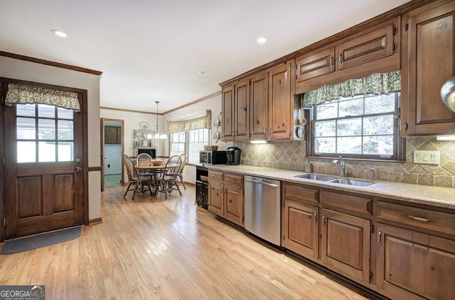 2747 Pinestream Drive NE, Marietta, GA 30068