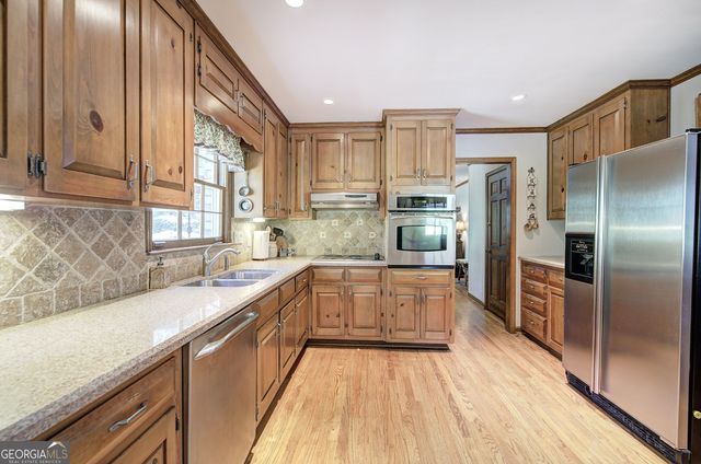 2747 Pinestream Drive NE, Marietta, GA 30068