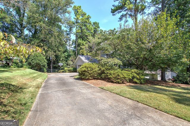 2747 Pinestream Drive NE, Marietta, GA 30068