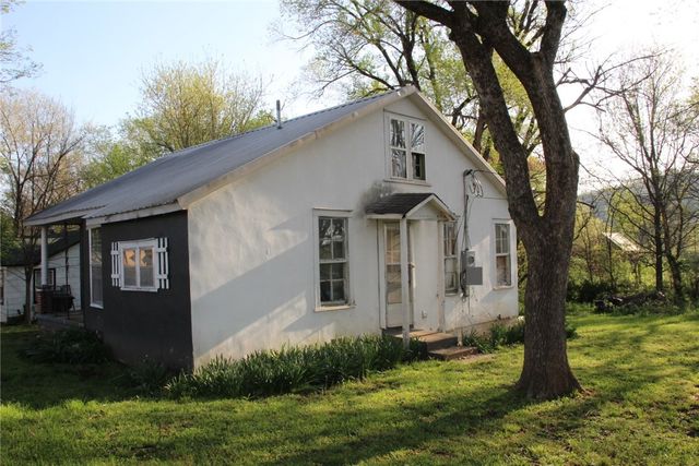 305 Panther Avenue, Yellville, AR 72687