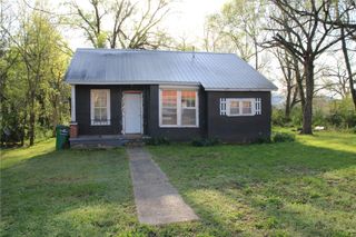 305 Panther Avenue, Yellville, AR 72687