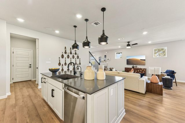 309 Possumhaw LN, San Marcos, TX 78666