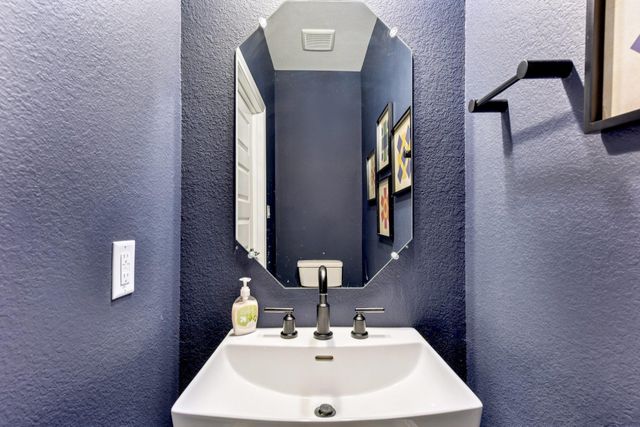 309 Possumhaw LN, San Marcos, TX 78666