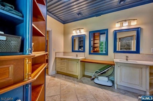 3 Laurel Lane, Chester Township, NJ 07930