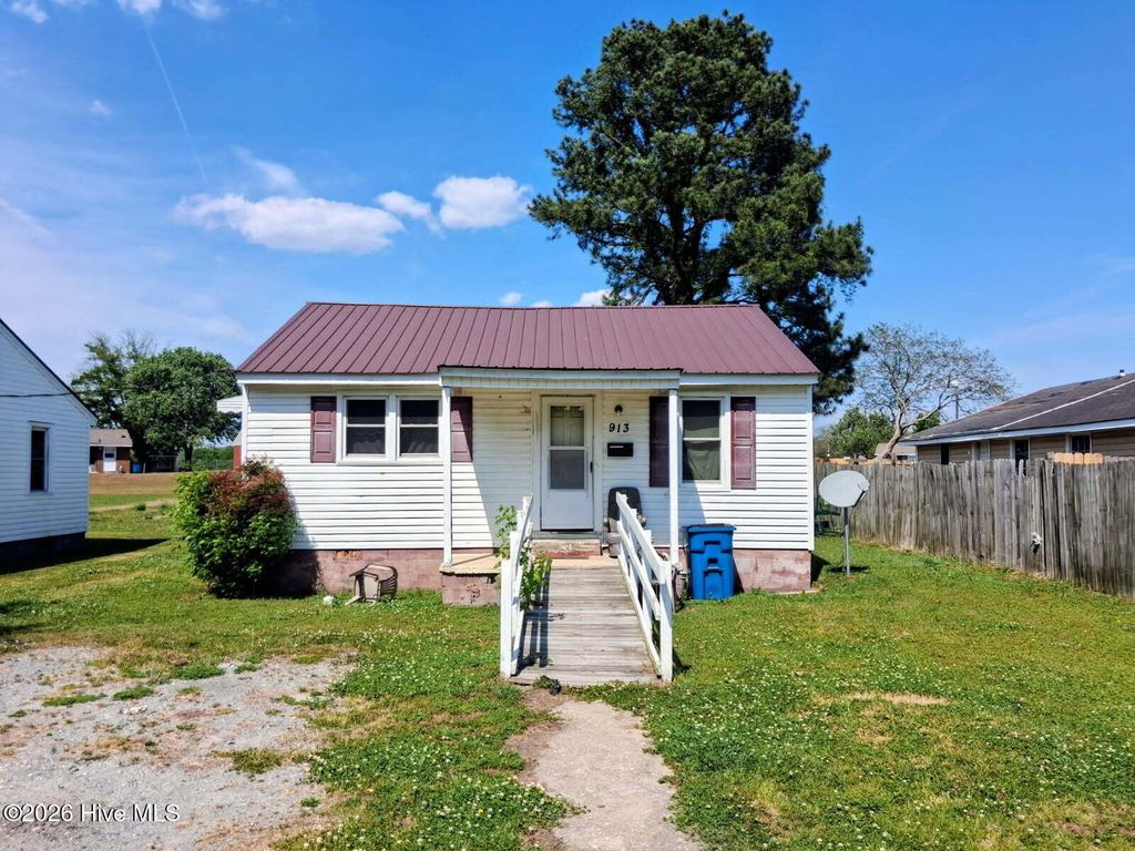 913 E Harnett Street, Dunn, NC 28334
