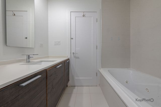 1921 S Jefferson Street 2, Chicago, IL 60616