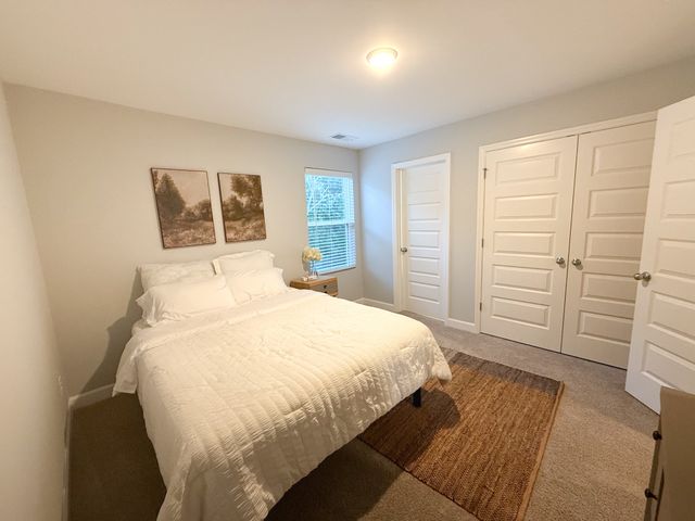221 Holywell Dr, Gallatin, TN 37066