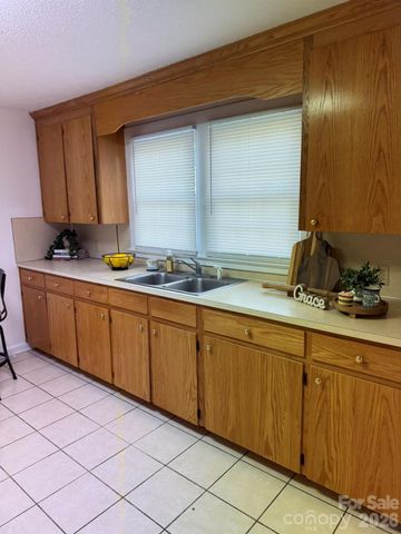 108 Fletcher Street, Morganton, NC 28655