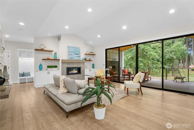 13529 Cascadian Way, Everett, WA 98208