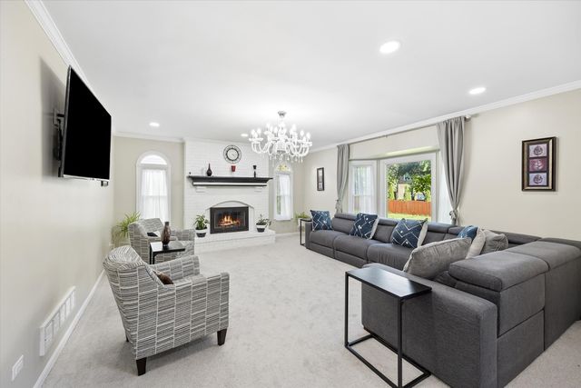 1524 Oswego Road, Naperville, IL 60540