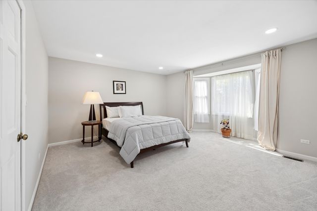 1524 Oswego Road, Naperville, IL 60540