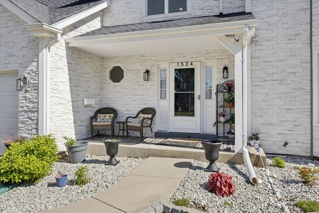 1524 Oswego Road, Naperville, IL 60540