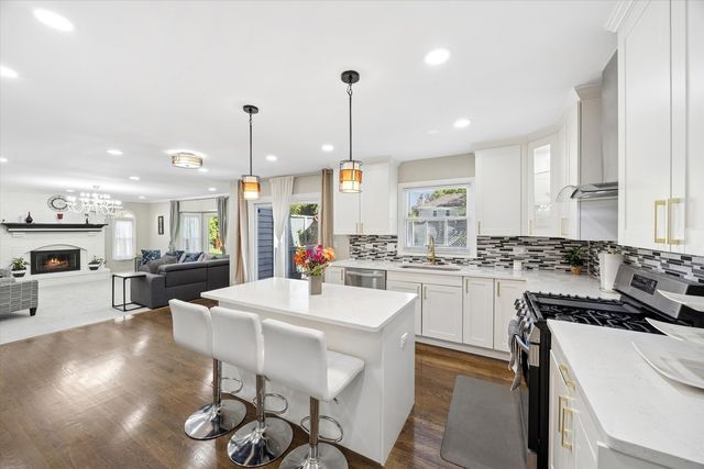 1524 Oswego Road, Naperville, IL 60540