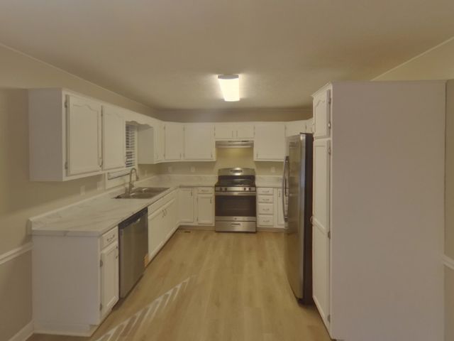 1918 Cross Creek Dr, Murfreesboro, TN 37127